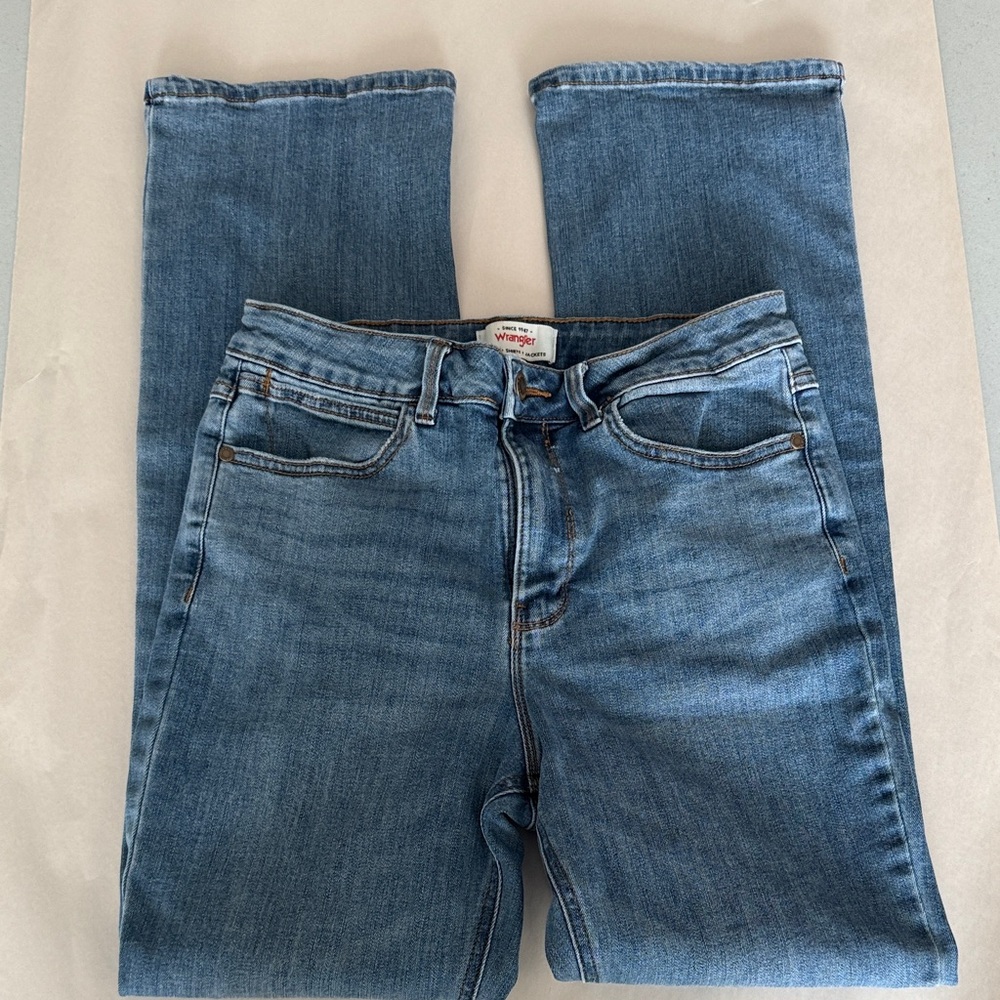 Wrangler Women's Straight Leg Jeans in Denim Blue
